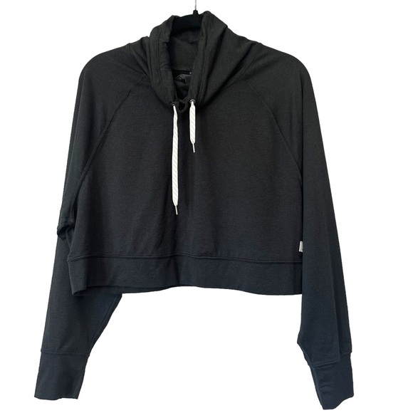 vuori Halo Crop Funnel Neck - Picture 6 of 13